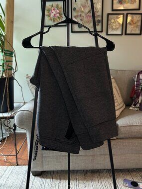 American Eagle AE Men's Charcoal Gray Tech Fleece Jogger Pants Zip Pockets